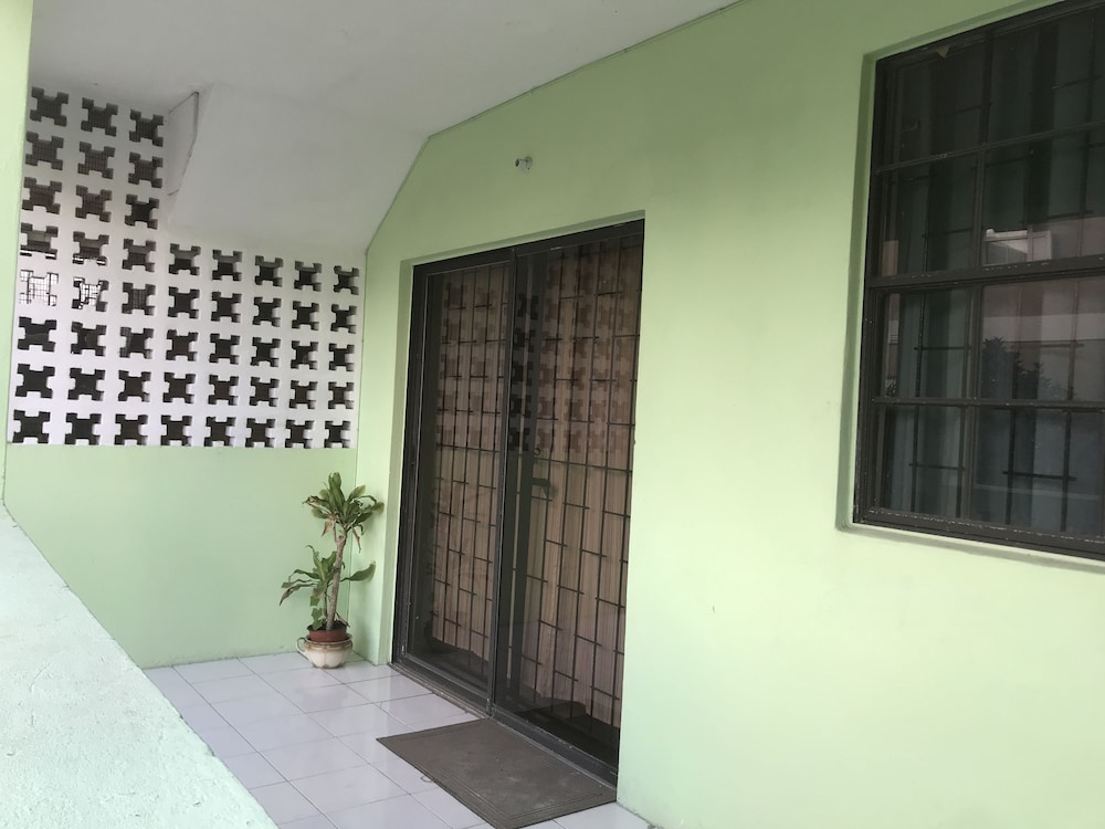 Maxwell Beach Apartment