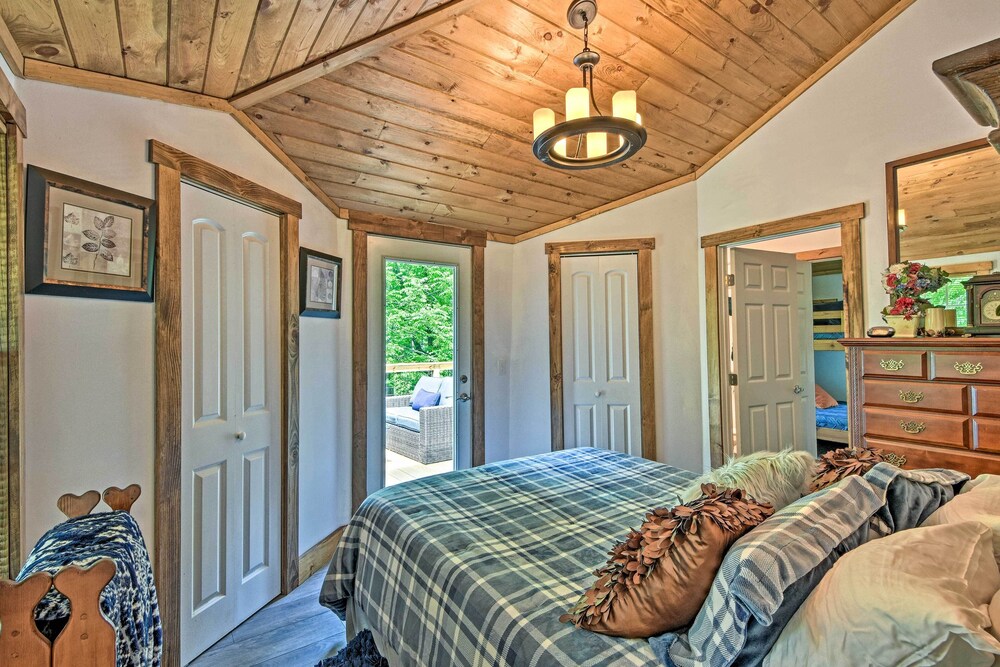 3 Mi to Downtown: Renovated Highlands Cottage view 2