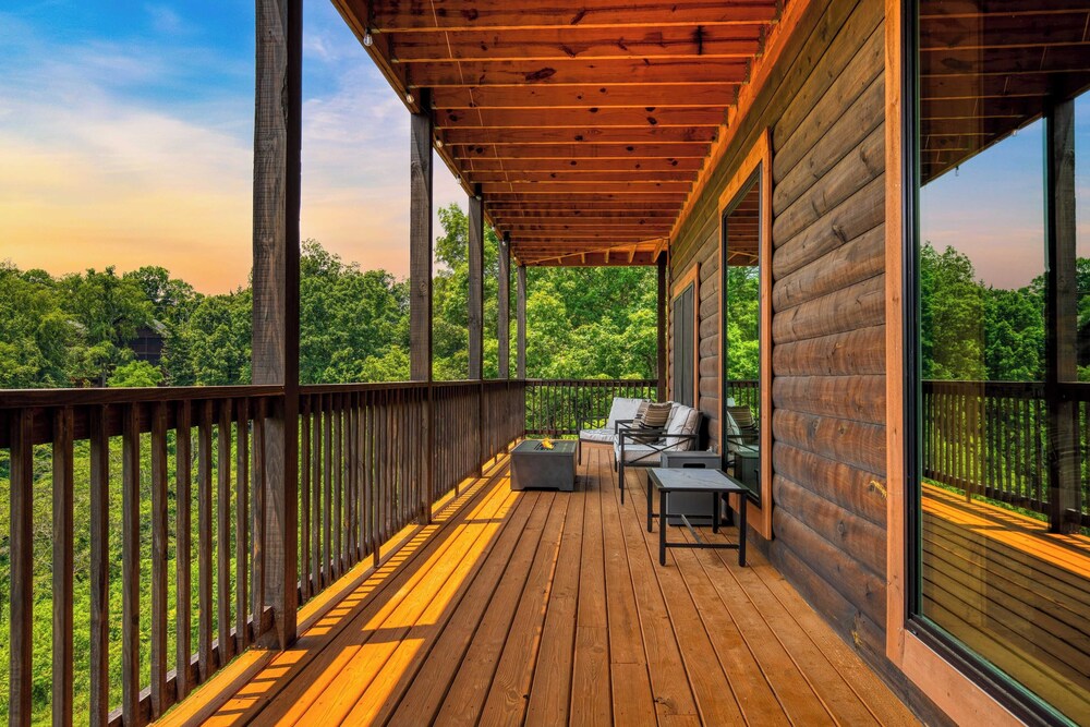 Lions Landing by Avantstay Sleeps 18 Hot Tub Game Room Views Near Pigeon Forge