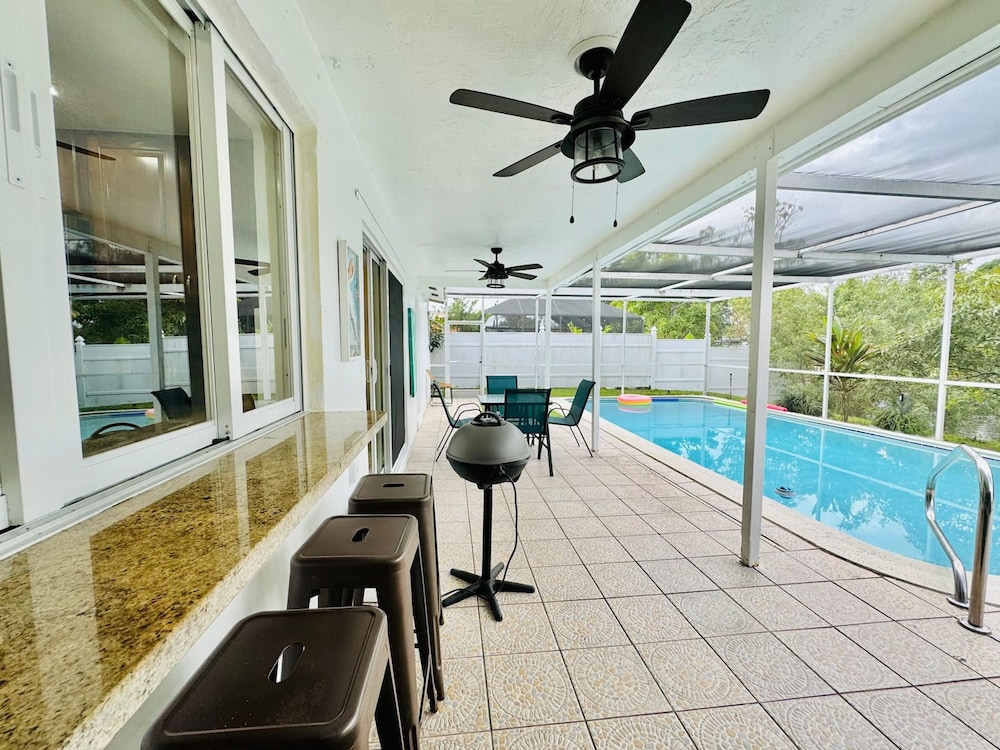 Riverfront King Bed Pool Nearby Beach