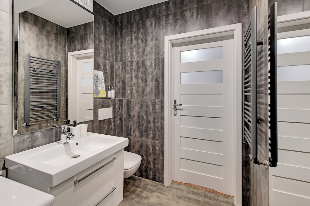 Aura - Riverside & Parking by Downtown Apartments