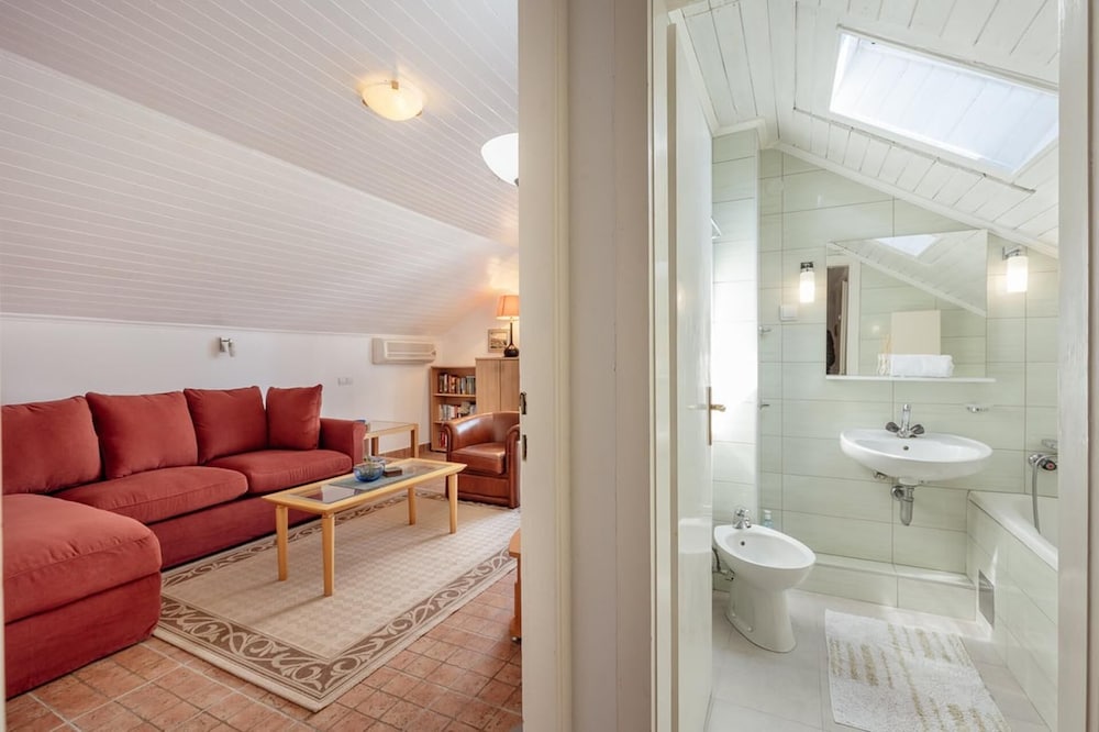 Detached Villa/njivice/sleeps6/stunning Views/wifi
