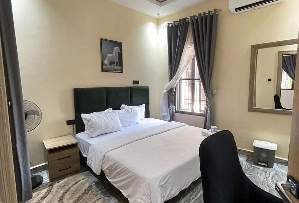 Deroche Apartment