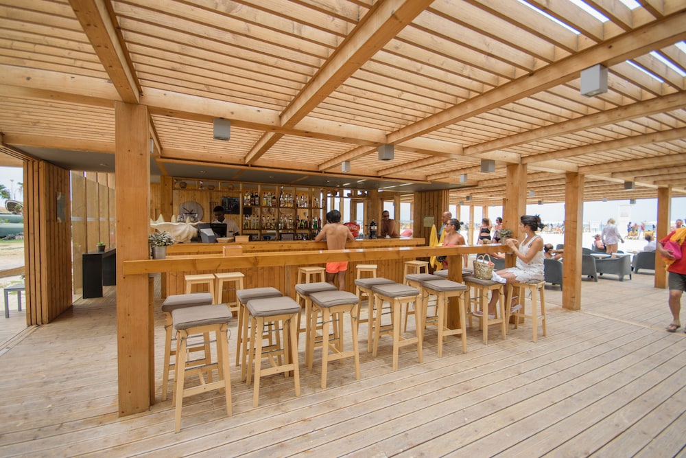 Hotel Oasis Salinas Sea