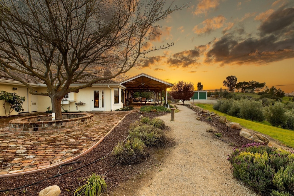 Olive Ranch by Avantstay Enjoy Sunsets Over the Valley 4.5 Acre Ranch Home view 4