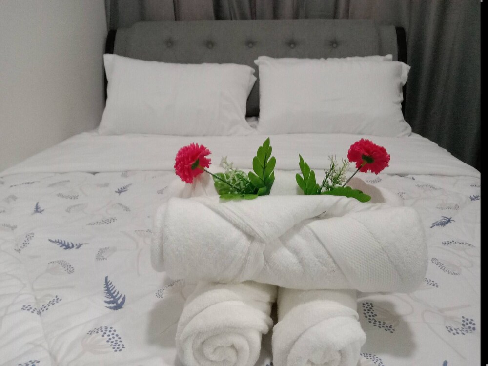 Luxurious Bayview 2BR Near MOA Picc CCP Free Wifi