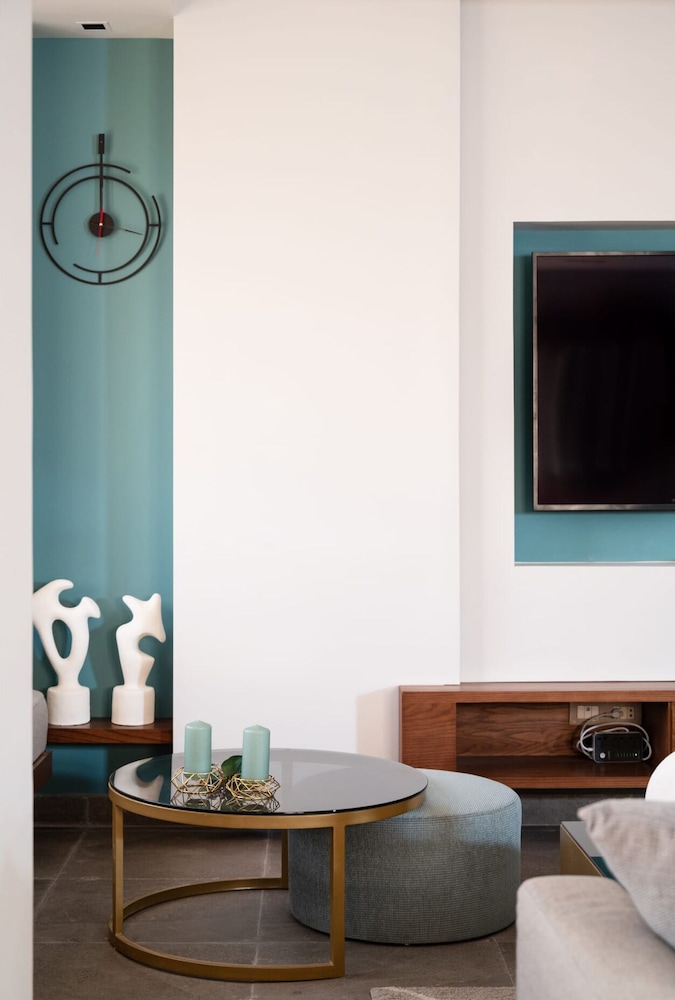 Xuru Stays I The Sleek & Ritzy 2 BDR 15 min From CAI Airpt