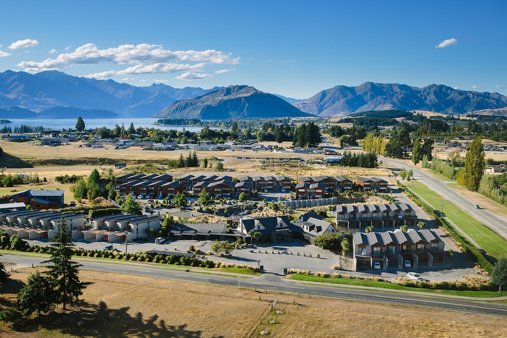 Hotel Oakridge Resort Lake Wanaka - Image 1