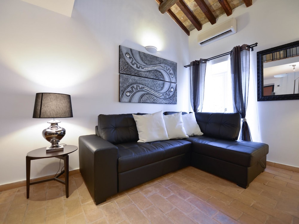 Ibernesi 1 Apartment