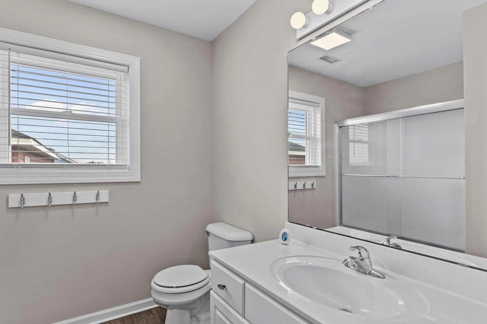 Life Of Sea-renity / 112 Burlington Street 3 Bedroom Home by RedAwning view 5