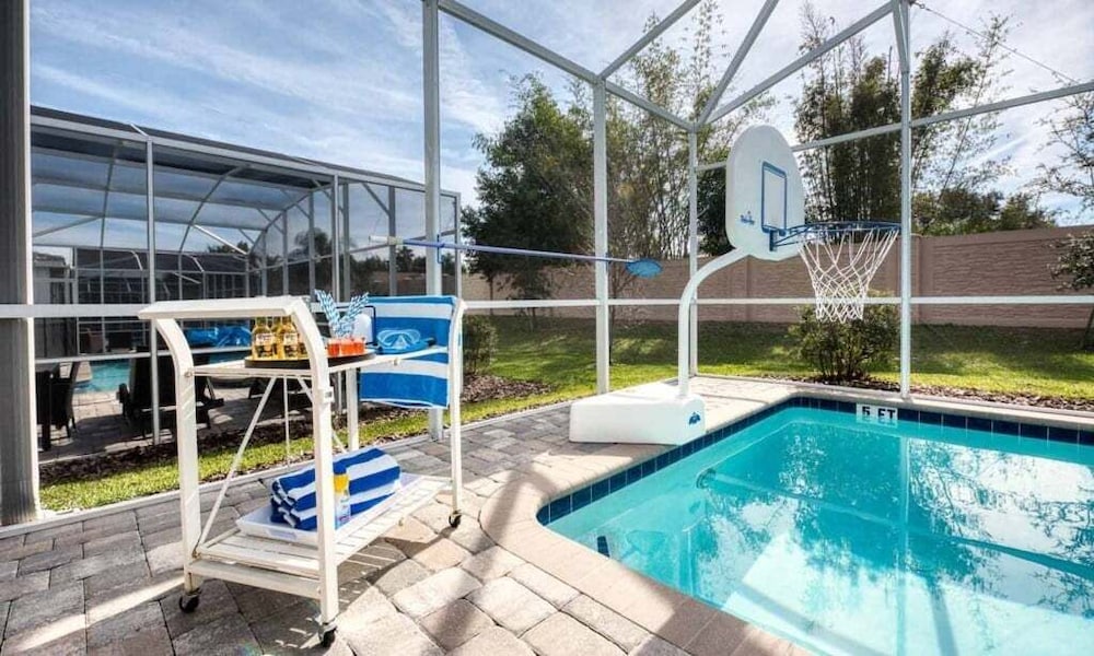 Spacious 5 Bed Pool Home With Game Room 5 Bedroom Home