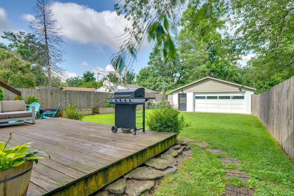 Charming Louisville Retreat w/ Patio & Fireplace!