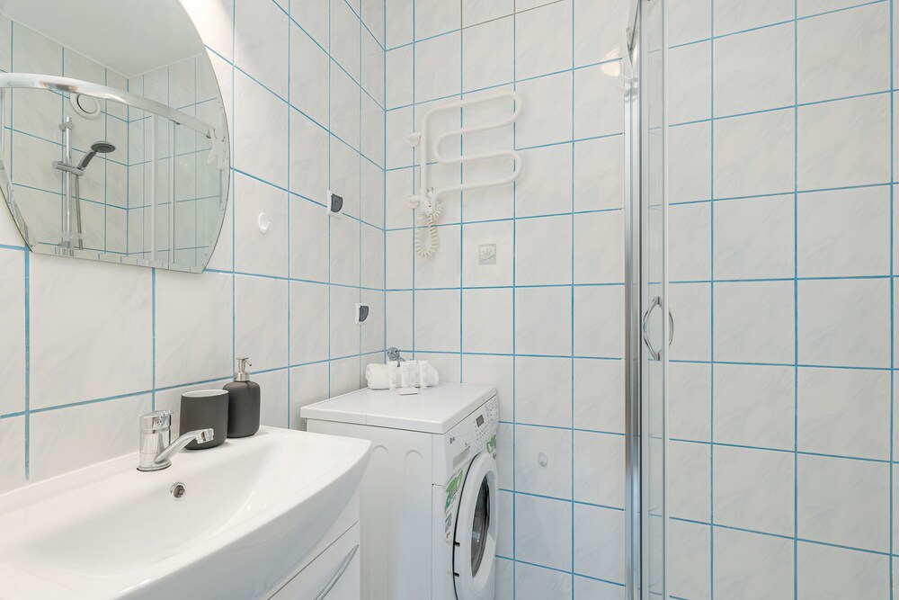 Beautiful House With Garden by Renters