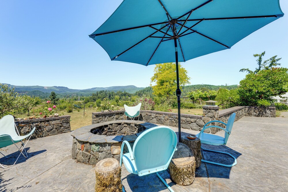 Oregon Farmhouse Hideaway on 53 Acres