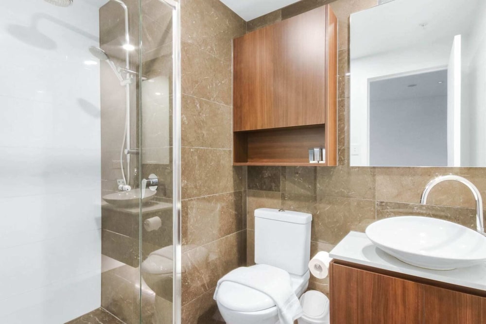 Luxury 1 Bedroom Retreat in Brisbane City With Pool and gym view 4