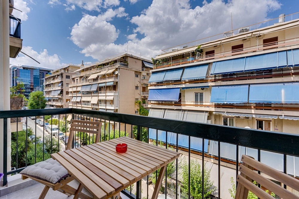 Elegant Flat 5 Walk to Metro Panormou