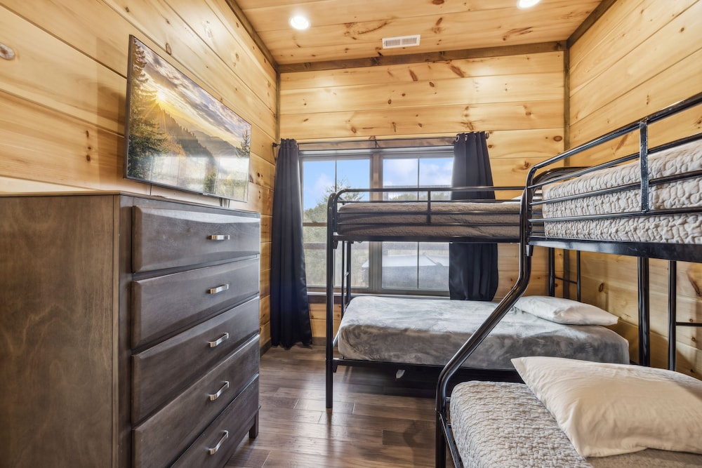 Eden Of The Smokies 5 Bedroom Cabin