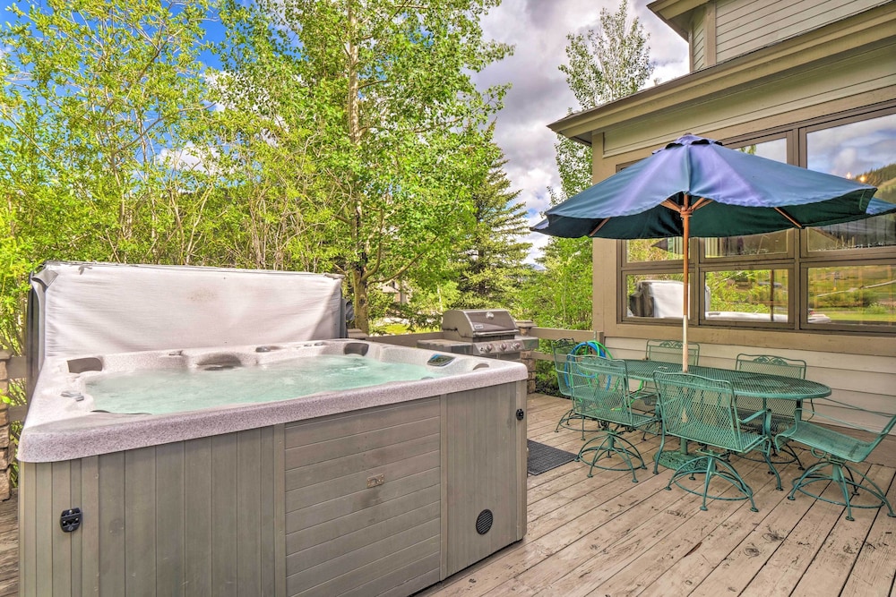 Walk to Ski Lift: Copper Mountain Home w/ Hot Tub view 4