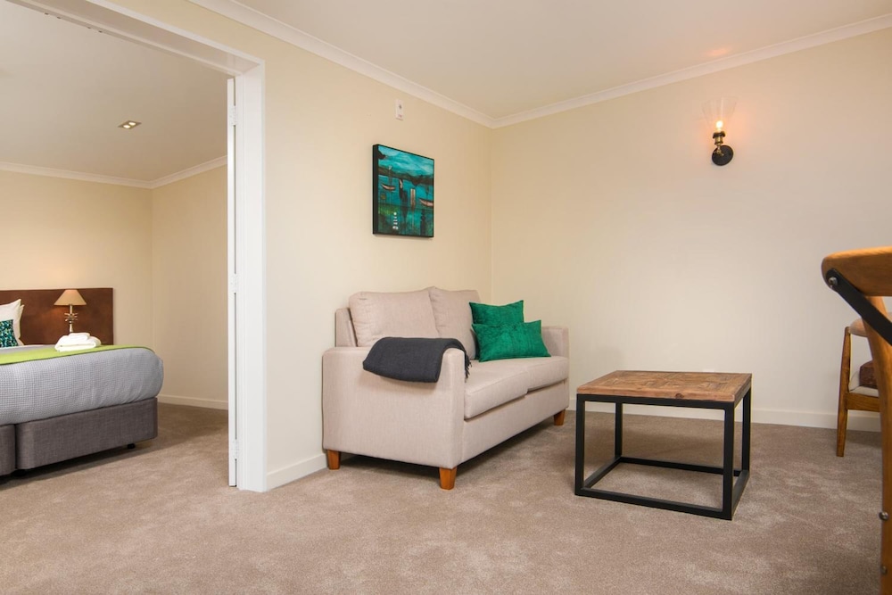 Furneaux Lodge