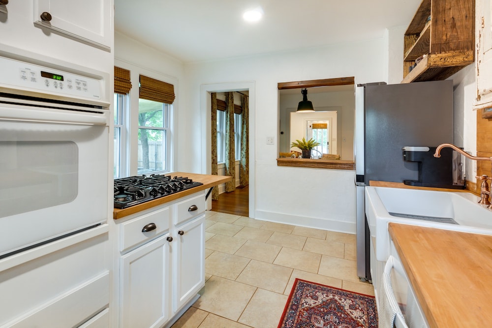 Springfield Vacations - Whimsical Cottage Near Springfield Art Museum! - Property Image 19