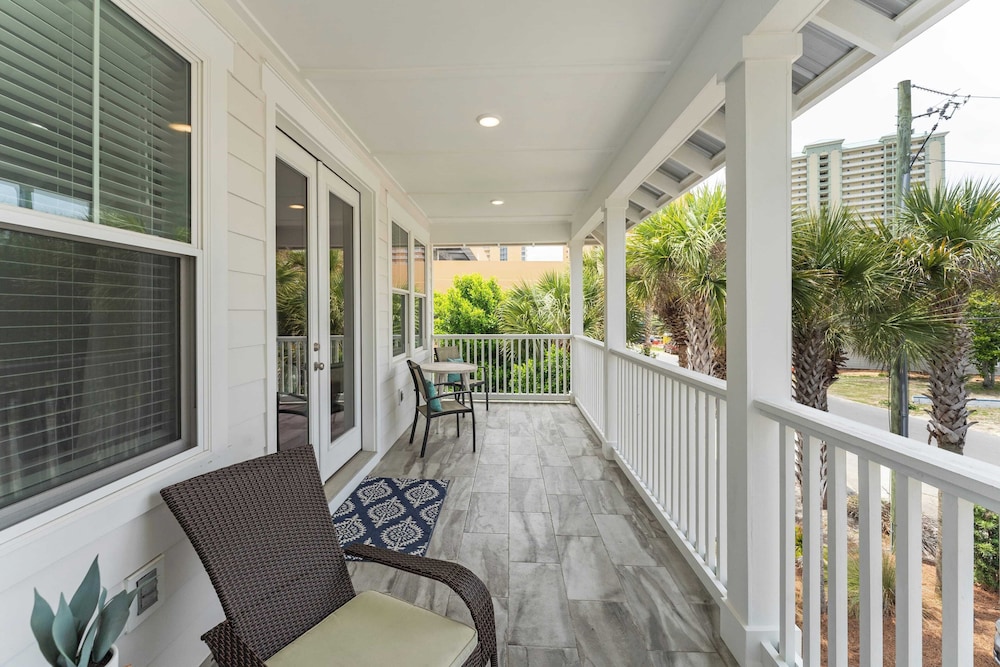 Pool, Patio & Outdoor Dining + Walk to Shore, Pier Park Sanctuary on Sands