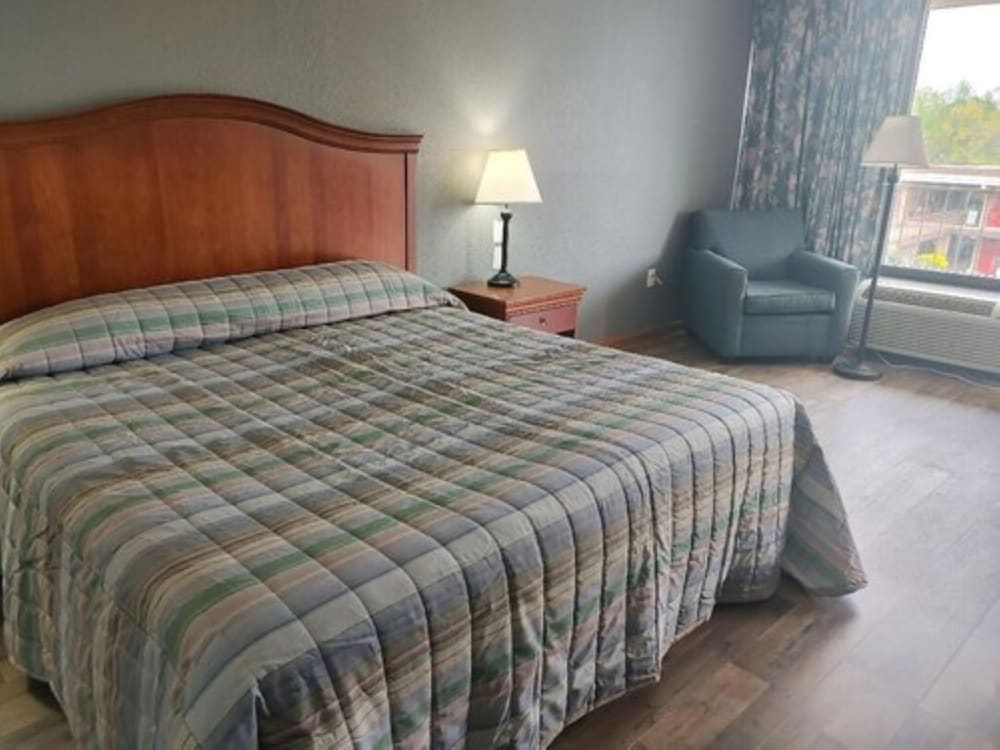 Paris Inn and Suites