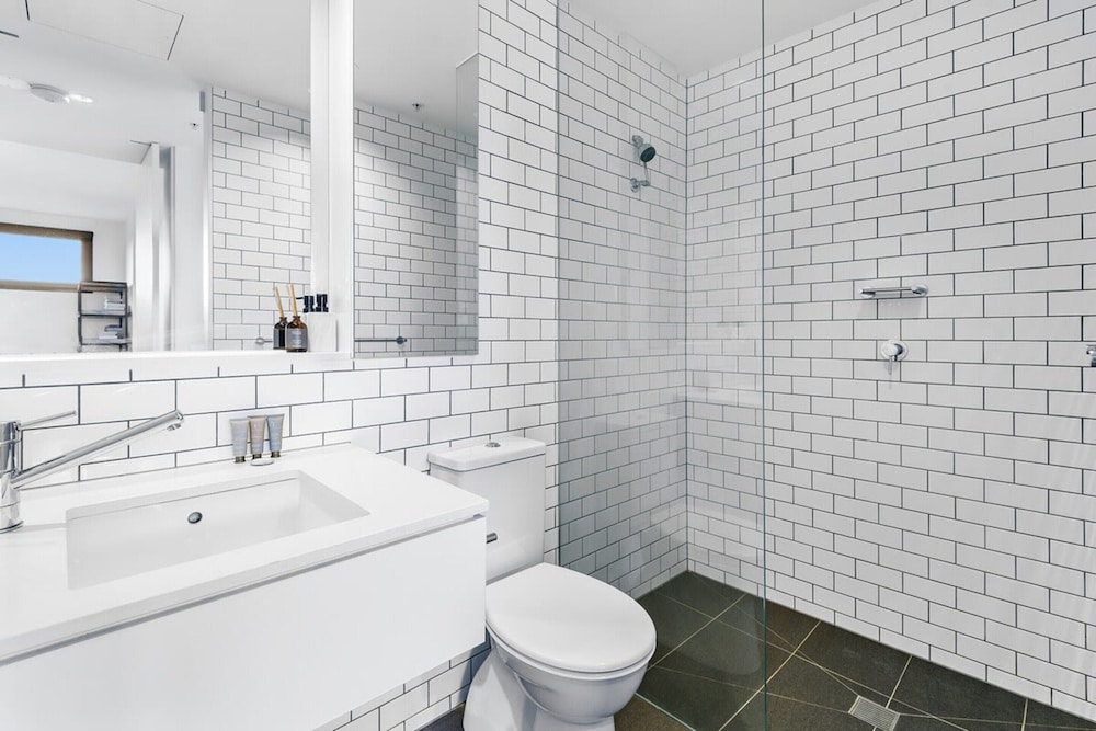 Pristine 1-bed Apartment Near Local Cafes