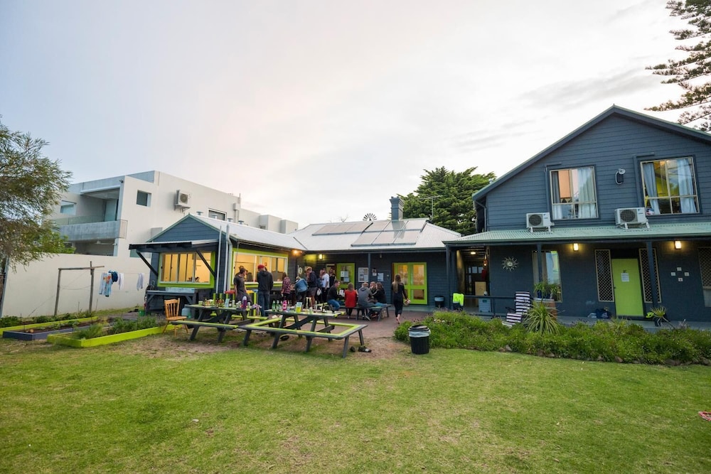 Dunsborough Beachouse YHA Hostel