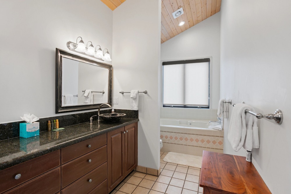 2430 Queen Esther Dr - 5 Bedroom Home with Spa 5 Home
