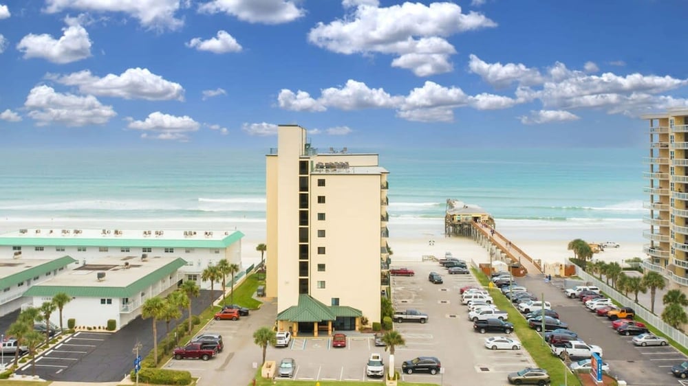 Sweet Sunrise Oceanfront Condo w Pool Hot Tub