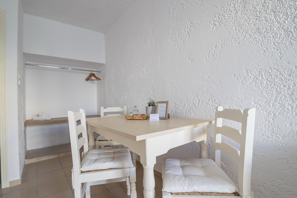 Hesperia Apartments