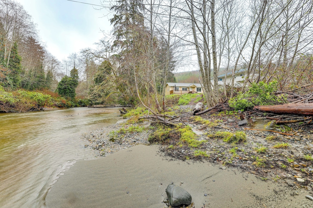 Walk to Beach: Creek-front Sekiu Home w/ Fire Pit!