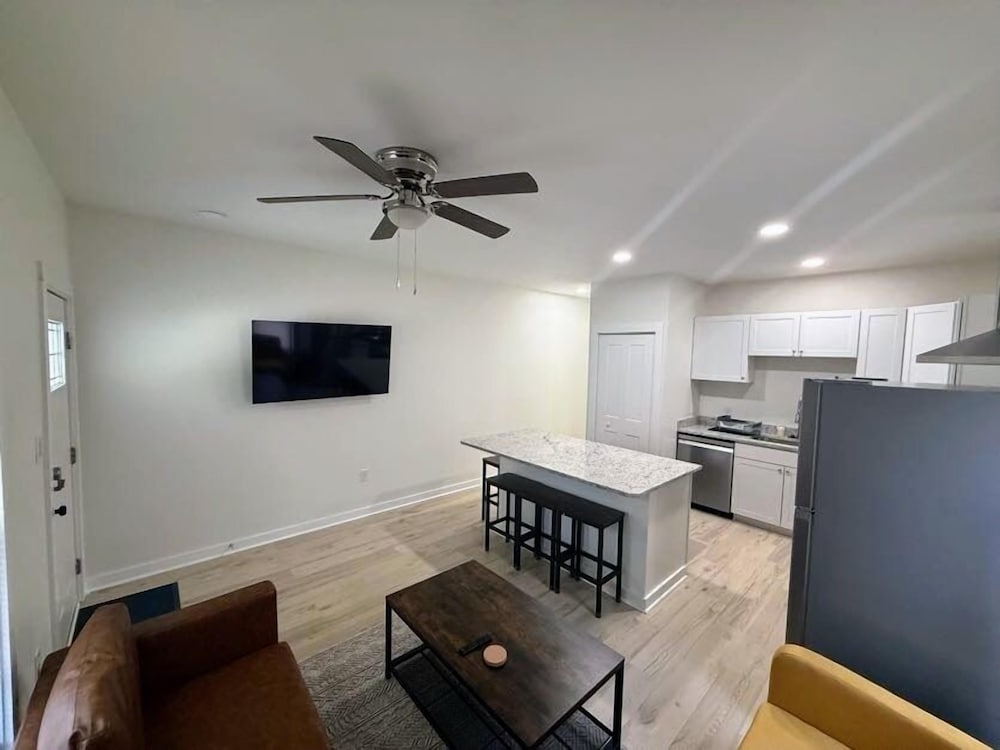 Newly Renovated 2 Bedroom - B