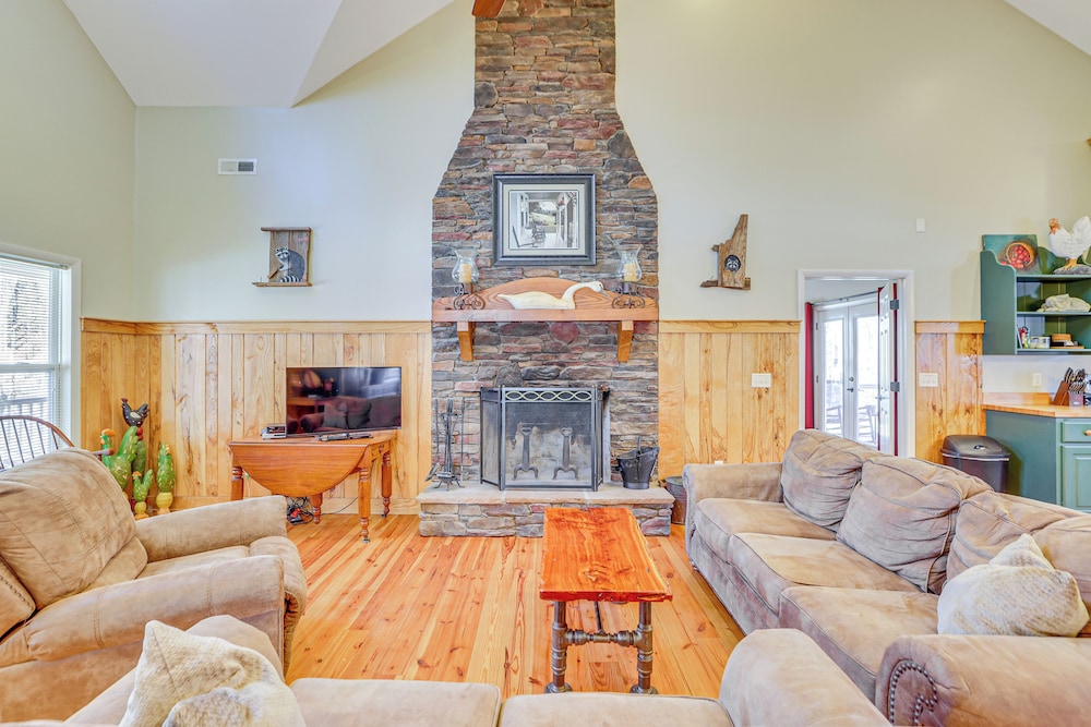 Fish, Hike & Relax: Marietta Gem w/ River Access!