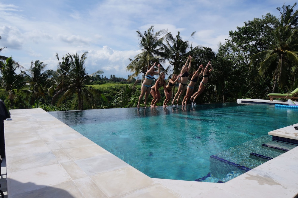 Lebah Villas
