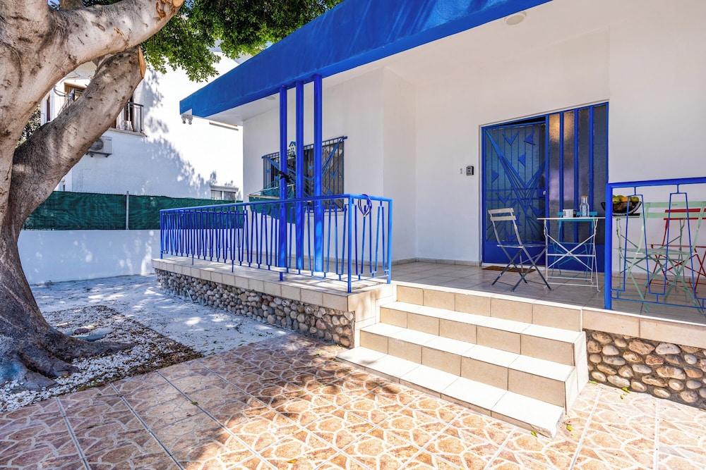 Nala - 2 Bedroom Apt & Patio in Larnaca