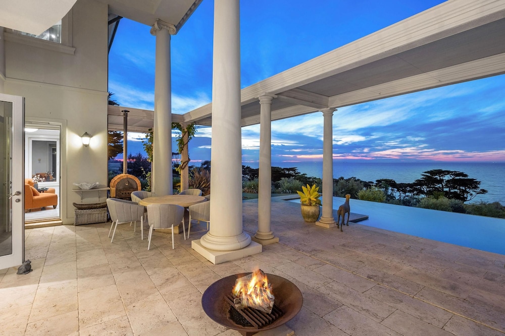 The Bay Crest Manor Views Pool Beach