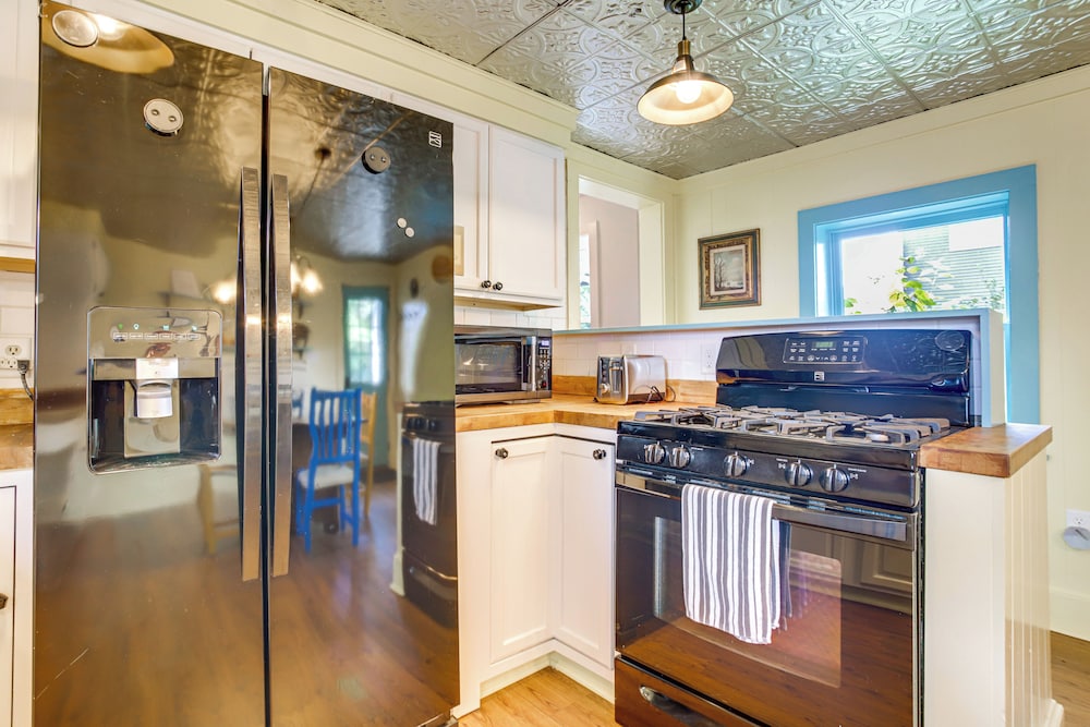 Charming Victorian Farmhouse on Historic Main St