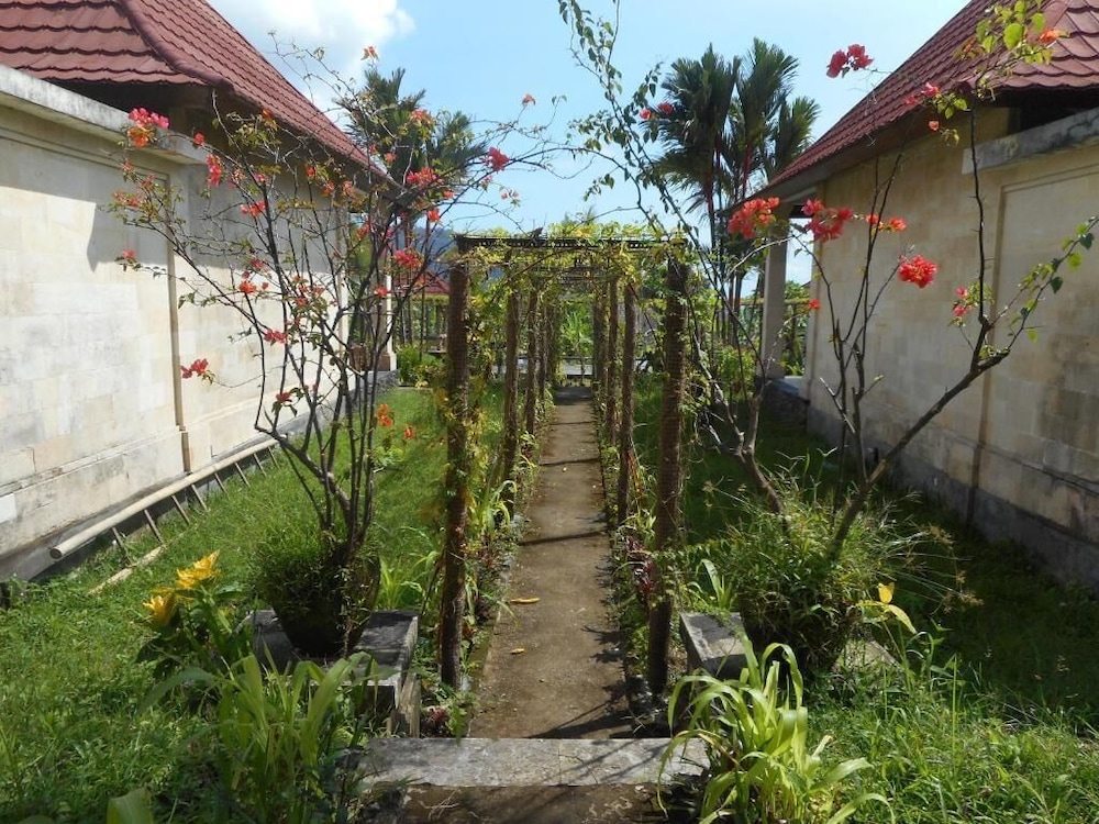 Villa Pastiny Santy Sidemen