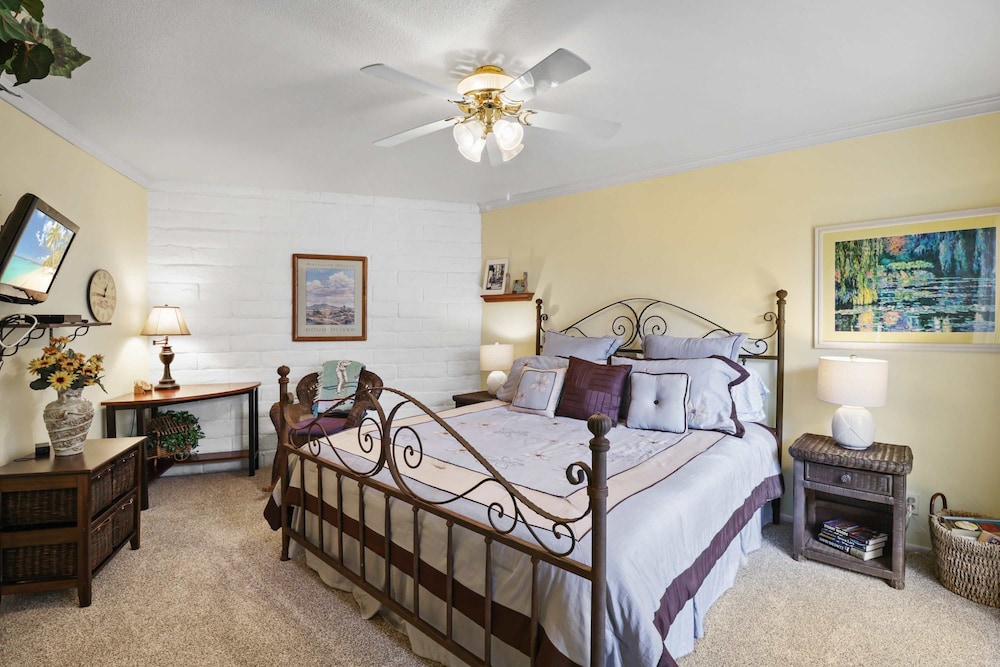2BR 2BA Charming Cathedral City Condo With Territorial Views