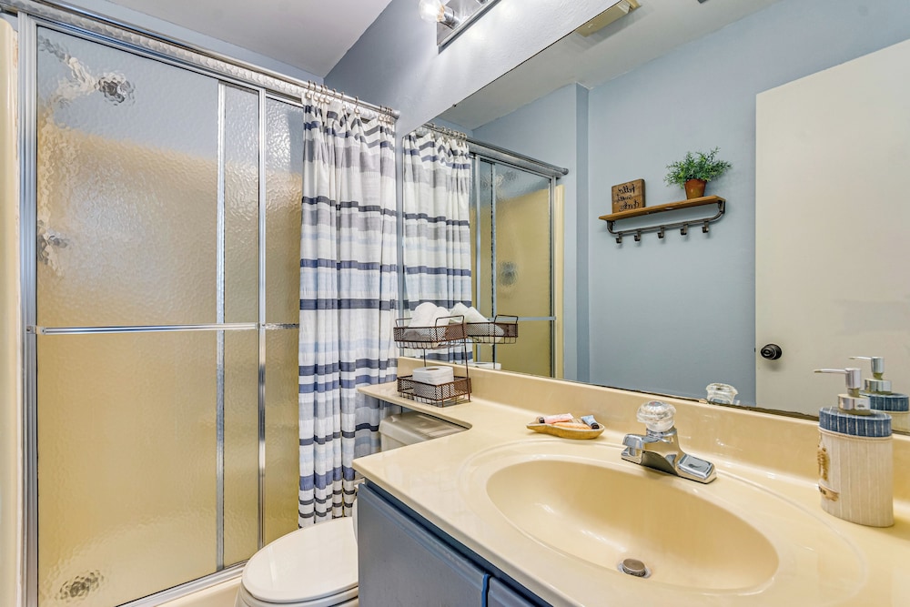 7 Mi to The Wharf: Gem w/ Beach Access