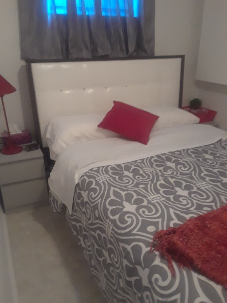 La Petite Maison Chaleureuse - bed and Breakfast 1 for Rent view 3