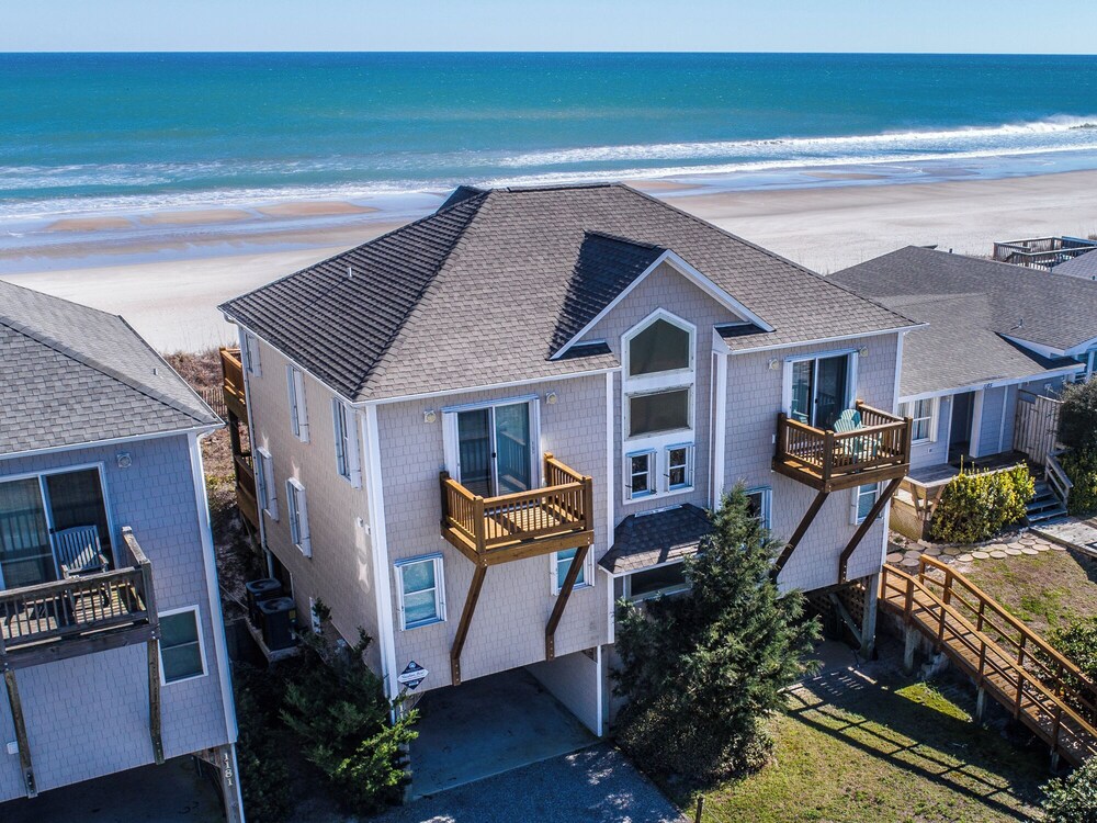 Barefoot Bungalow by Topsail Realty