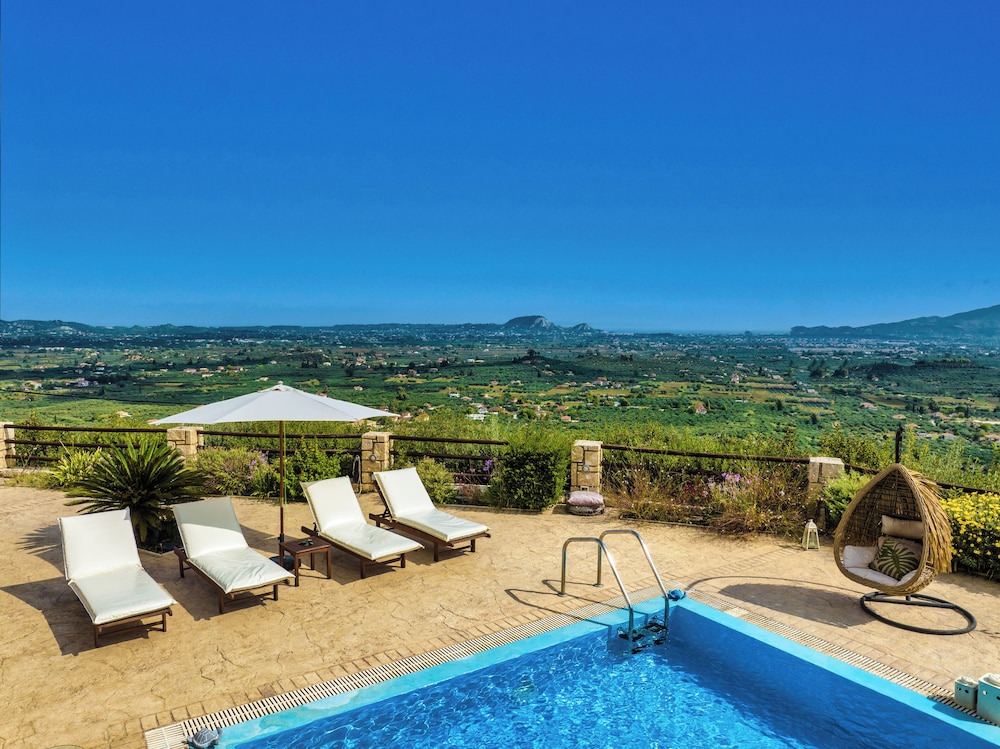 Amorosa Villas