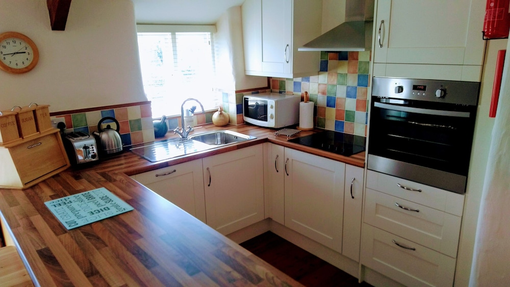 Hotel Degembris Cottages - Image 1