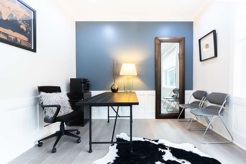 Luxury house with 3 bedrooms and 1 office view 2