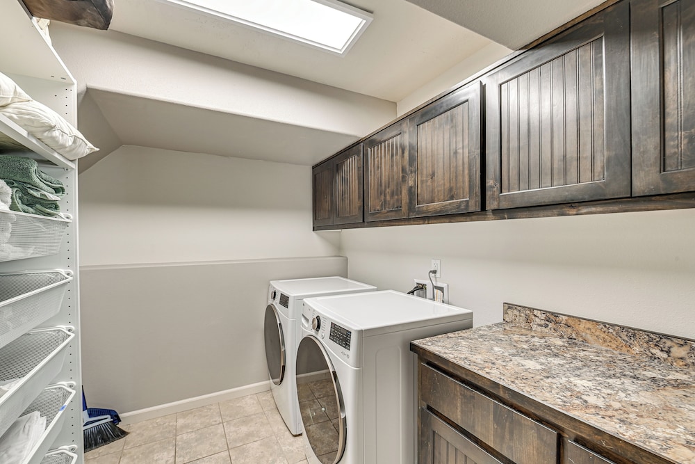 Walk to Downtown: Family-friendly Cody Home!
