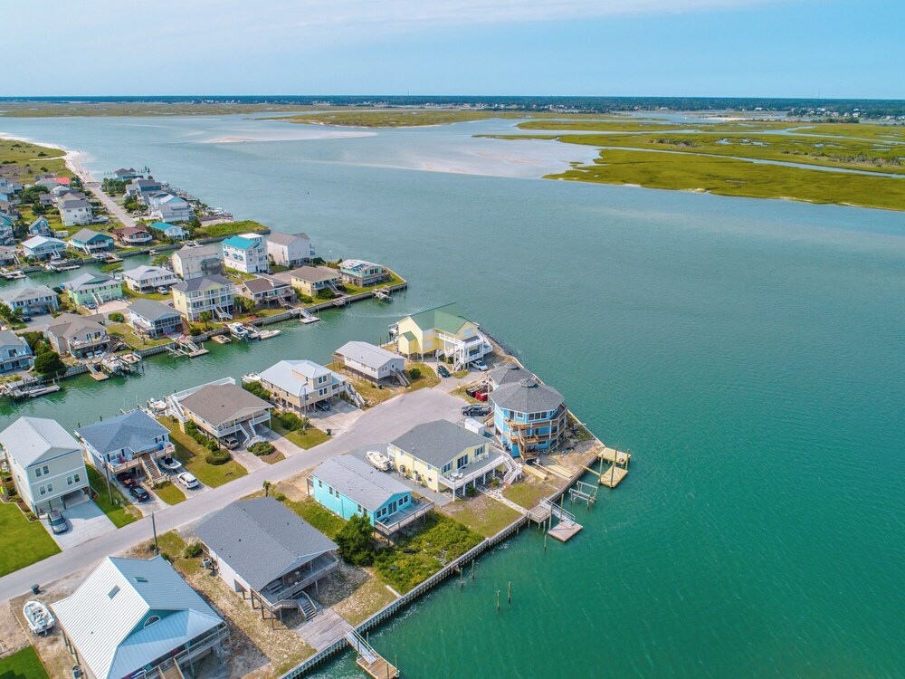 Bear's Den by Topsail Realty