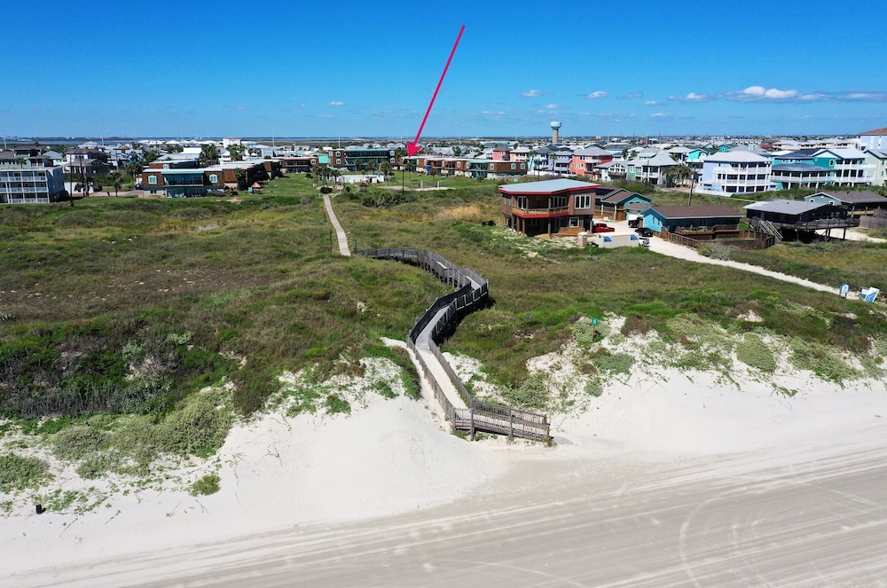Blue Water Bliss by Avantstay Boardwalk to Beach