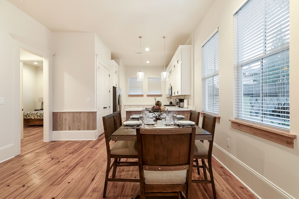 Residences Du Carondelet by Hosteeva